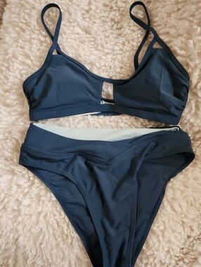 Women's Navy Hazy Blue Two-Piece Swimsuit Bikini Set. Size Small